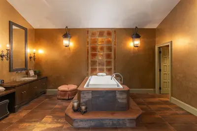 Bathroom at Chateau Worthington