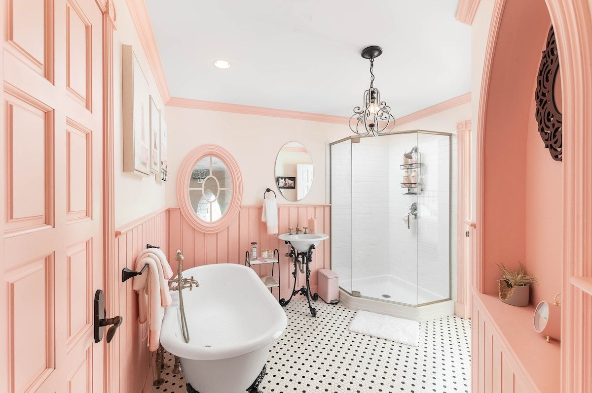 Bathroom at Chateau Worthington