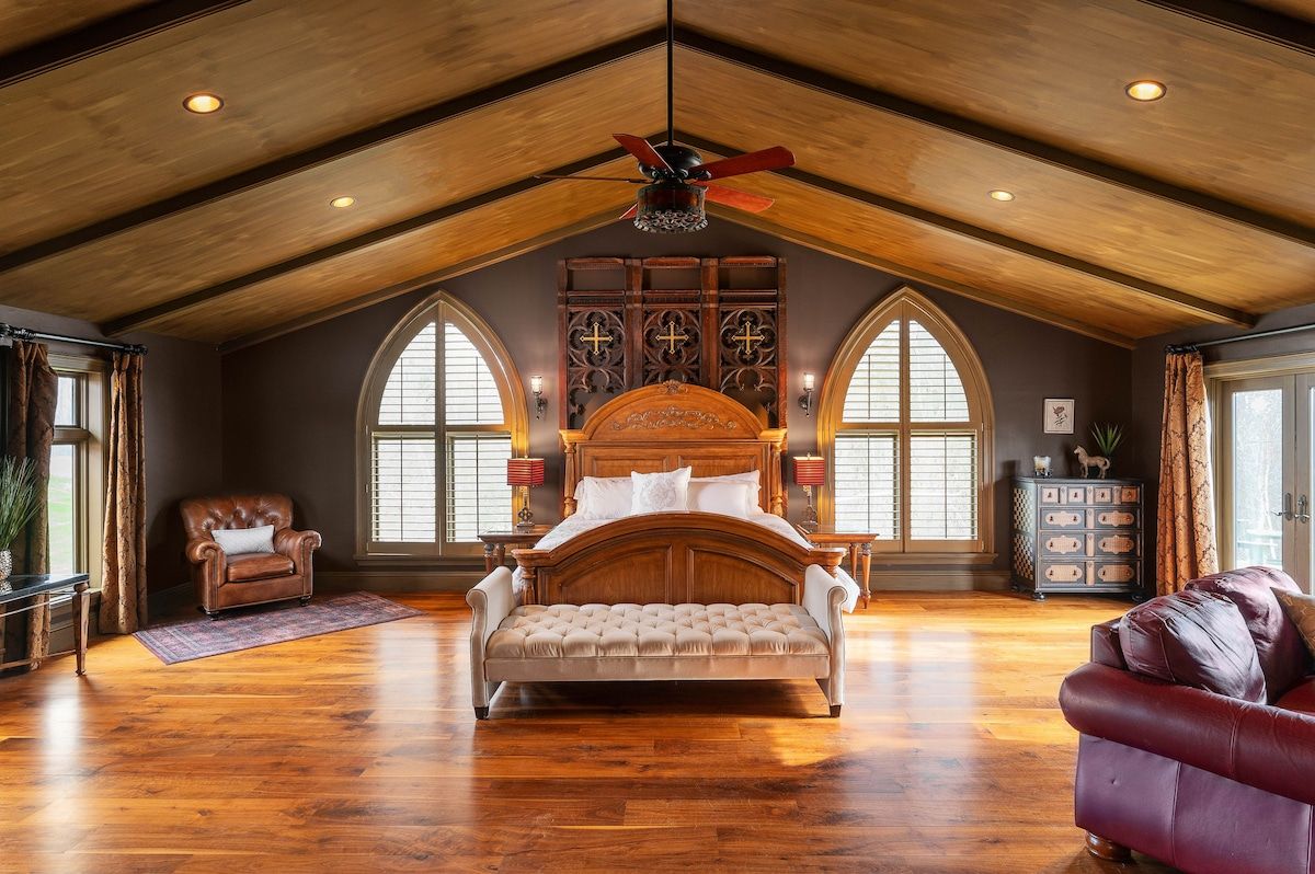 Bedroom at Chateau Worthington
