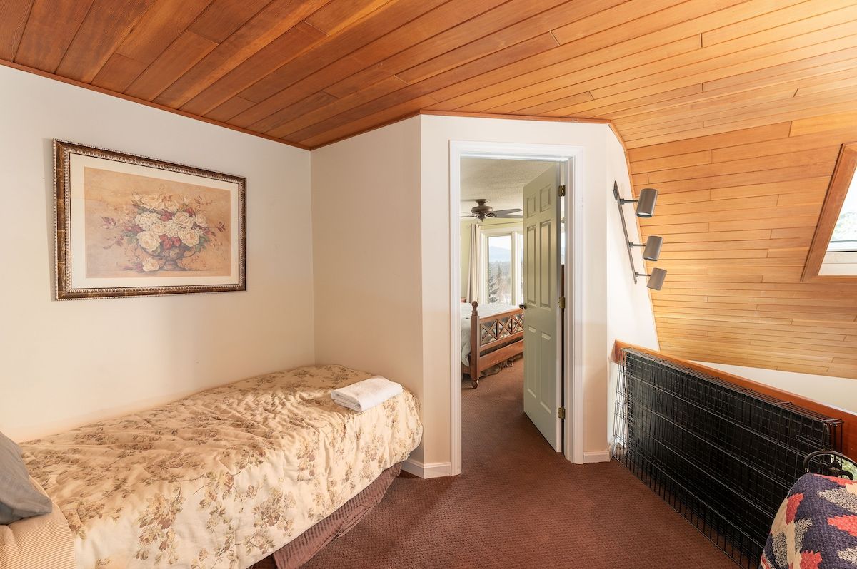 Cozy bedroom with a single bed and floral comforter, perfect for a relaxing getaway.