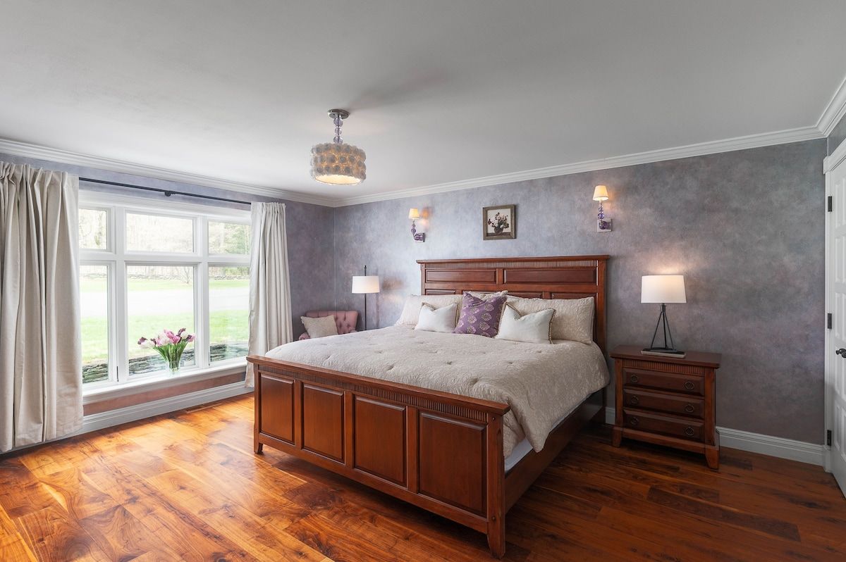 Bedroom at Chateau Worthington