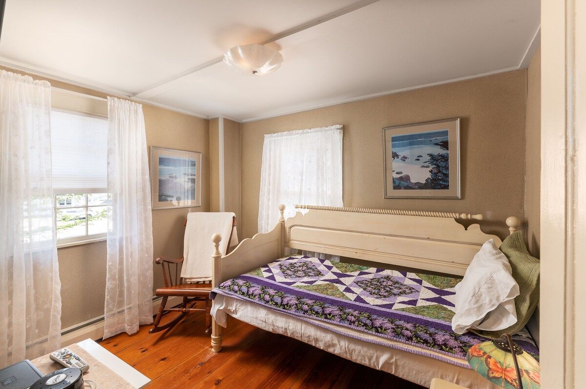 Cozy bedroom with a day bed and floral quilt