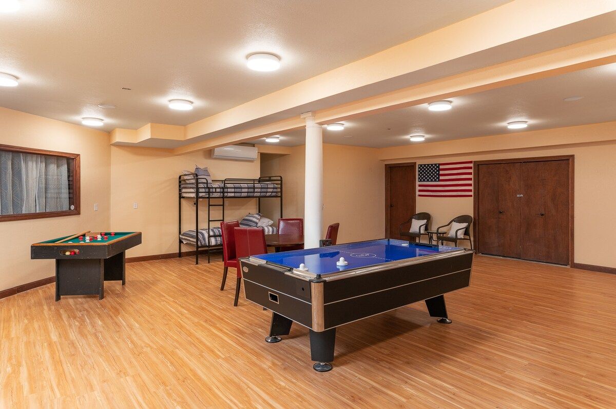 Game Room at Villa At Bear Creek