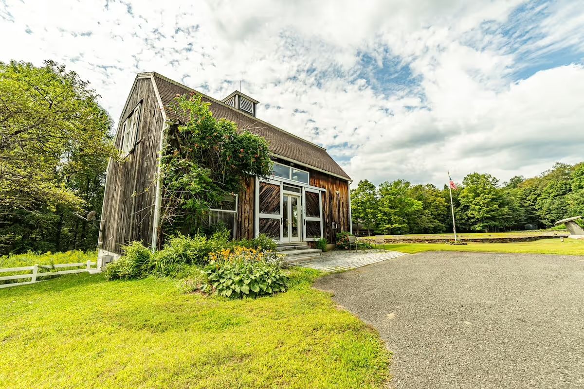 Chateau Worthington — Carriage House