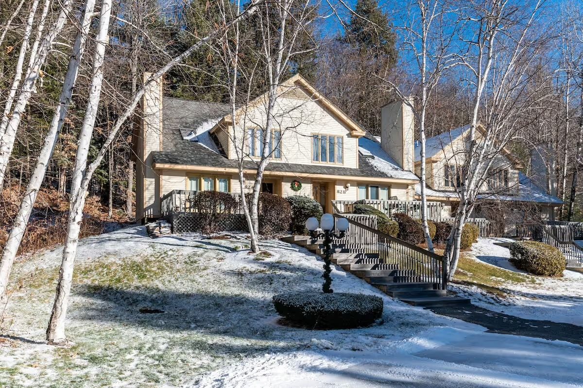 Wentworth Townhome — Walk to Dining, Ski & Golf